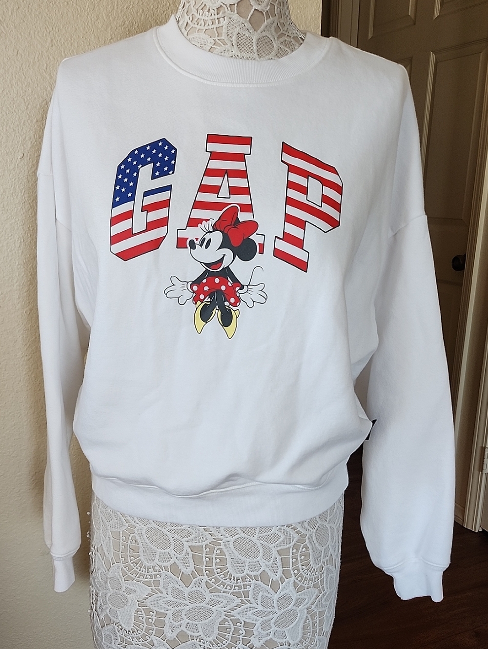 Gap Disney Graphics Minnie Mouse Americana‎ Sweatshirt Size Small